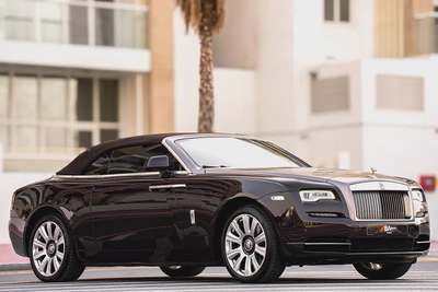 2017 Rolls-Royce Dawn - GCC Specs - Low Mileage - Full service record-1