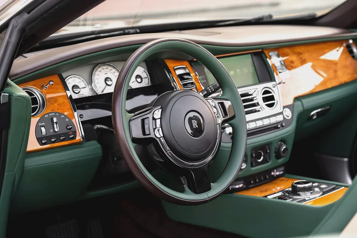 2017 Rolls-Royce Dawn - GCC Specs - Low Mileage - Full service record