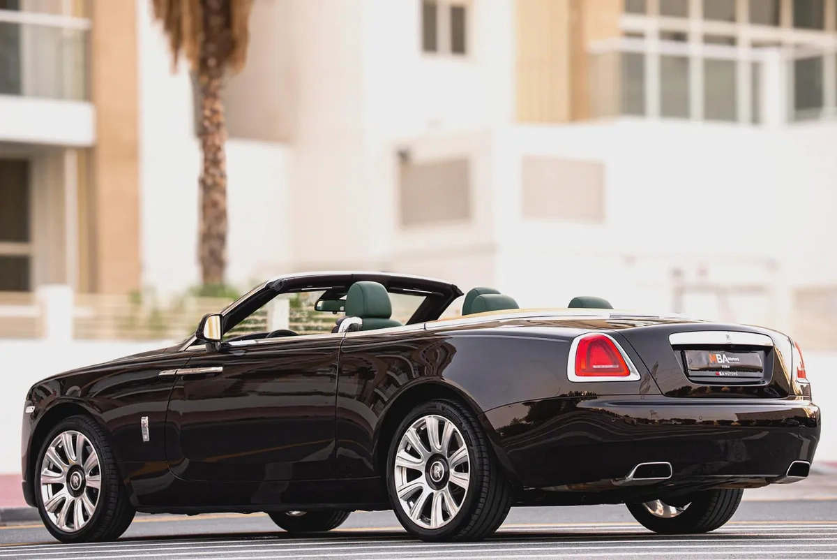 2017 Rolls-Royce Dawn - GCC Specs - Low Mileage - Full service record