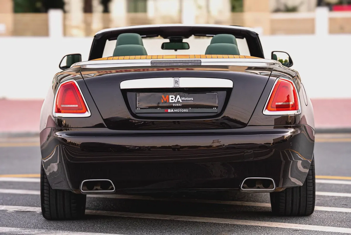 2017 Rolls-Royce Dawn - GCC Specs - Low Mileage - Full service record