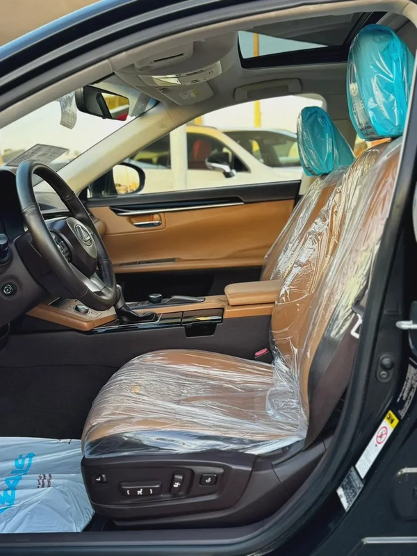 (2018) LEXUS ES350 // GCC // FULL OPTIONS//GOOD CONDITION//LOW MILLAGE//