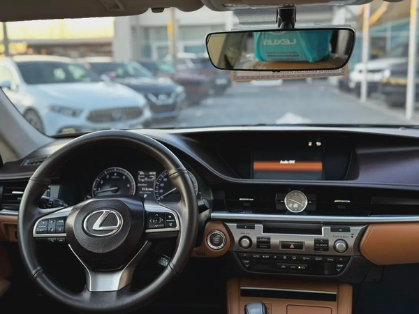 (2018) LEXUS ES350 // GCC // FULL OPTIONS//GOOD CONDITION//LOW MILLAGE//