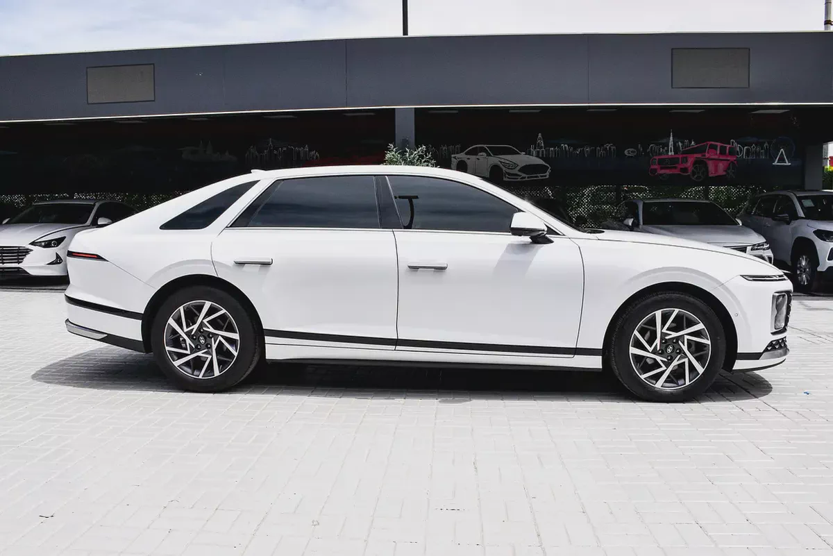 Hyundai Azera Hybrid 2025 | Korean Specs | Clean Title | 13K KM | White | هيونداي ازيرا هايبرد 2025-4-4