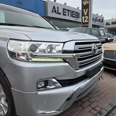 Toyota Land Cruiser VXR 5.7 VXR-8