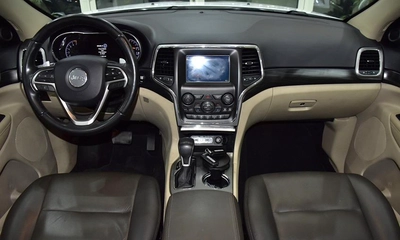 Jeep Grand Cherokee Laredo ( 2020 Model ) in White Color GCC Specs-8