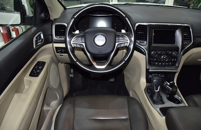 Jeep Grand Cherokee Laredo ( 2020 Model ) in White Color GCC Specs-5