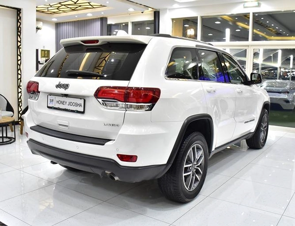 Jeep Grand Cherokee Laredo ( 2020 Model ) in White Color GCC Specs