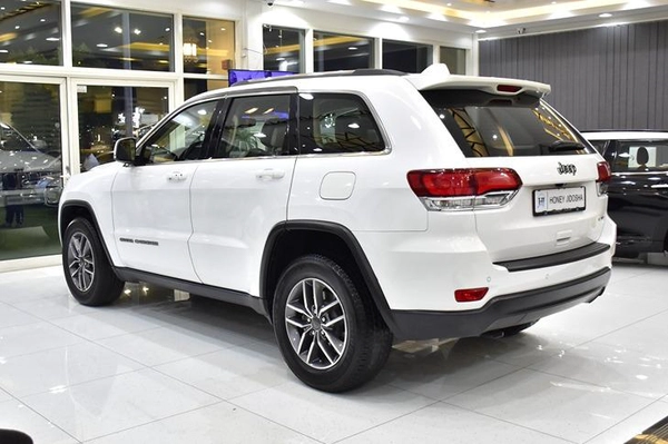 Jeep Grand Cherokee Laredo ( 2020 Model ) in White Color GCC Specs