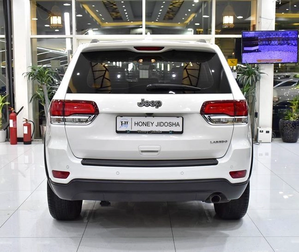 Jeep Grand Cherokee Laredo ( 2020 Model ) in White Color GCC Specs