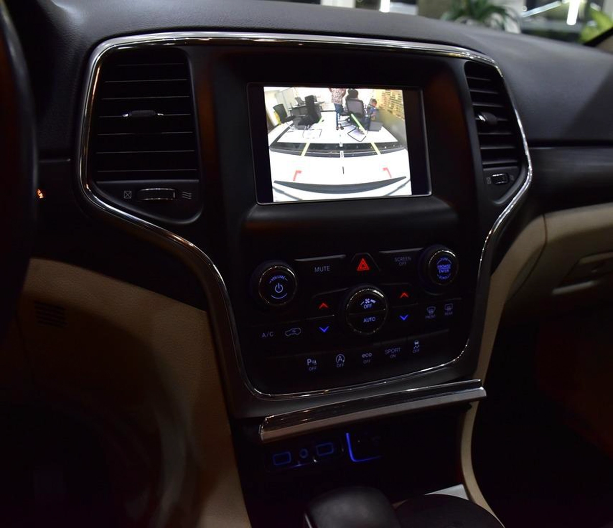 Jeep Grand Cherokee Laredo ( 2020 Model ) in White Color GCC Specs-2-2
