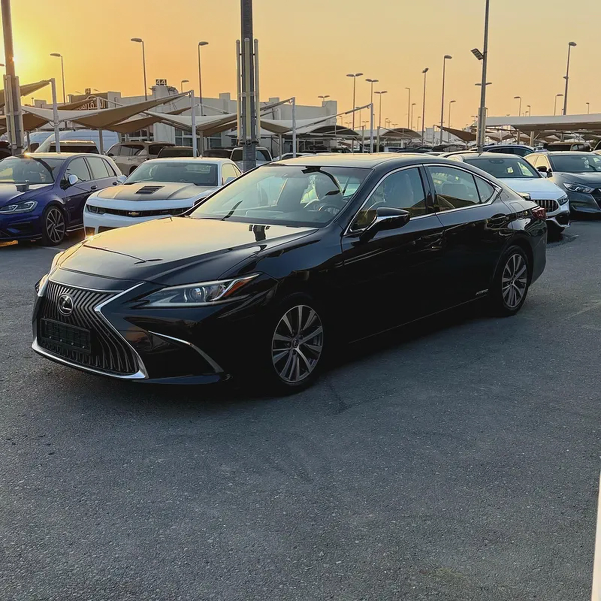 LEXUS ES300 H (2019)// GCC // FULL OPTIONS// ORIGENAL PAINT//GOOD CONDITION//LOW MILLAGE//-2-2