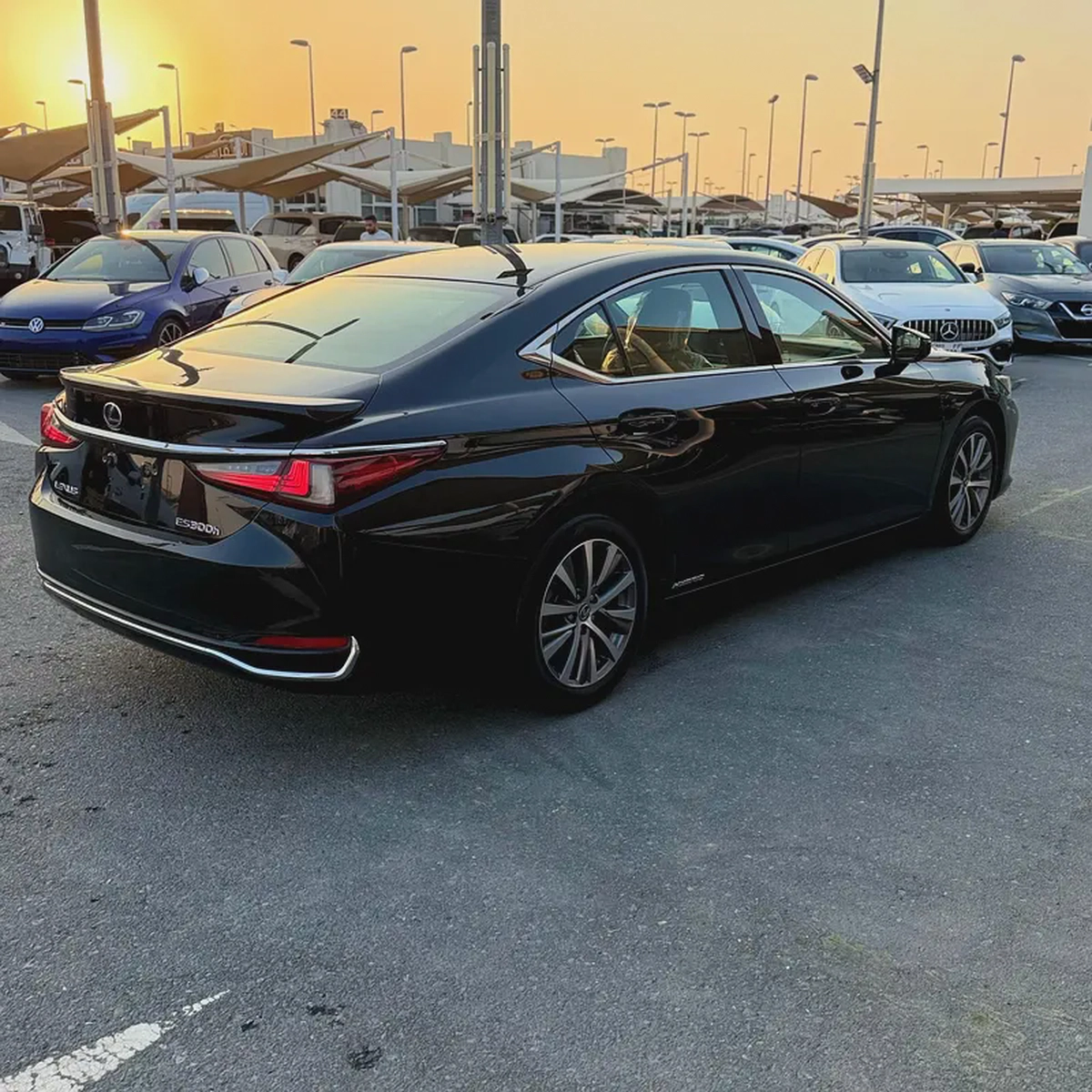 LEXUS ES300 H (2019)// GCC // FULL OPTIONS// ORIGENAL PAINT//GOOD CONDITION//LOW MILLAGE//-6-6
