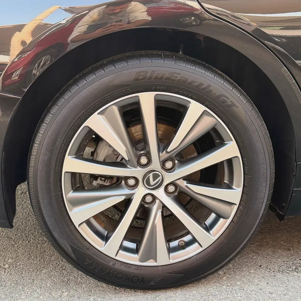 LEXUS ES300 H (2019)// GCC // FULL OPTIONS// ORIGENAL PAINT//GOOD CONDITION//LOW MILLAGE//