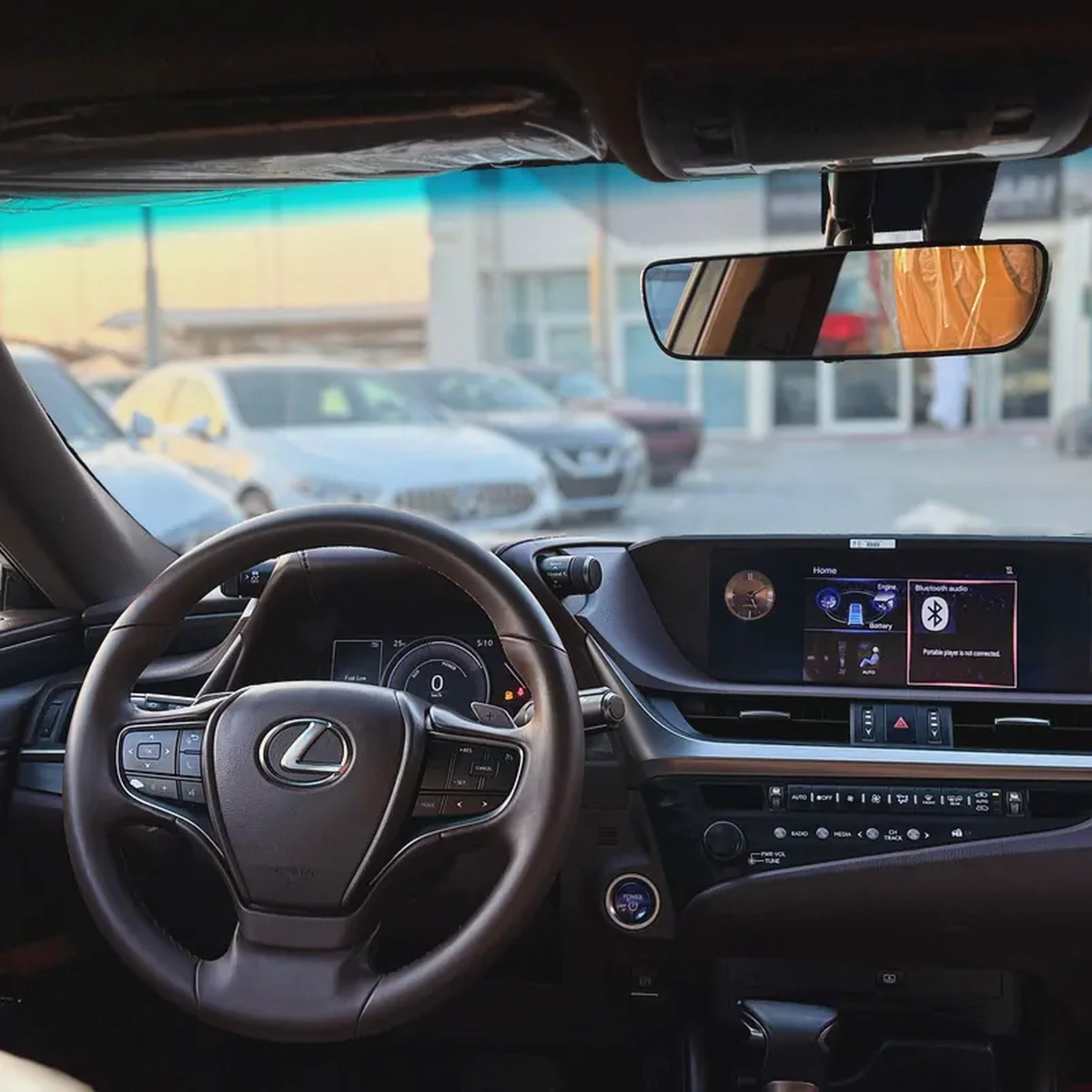LEXUS ES300 H (2019)// GCC // FULL OPTIONS// ORIGENAL PAINT//GOOD CONDITION//LOW MILLAGE//-12-12
