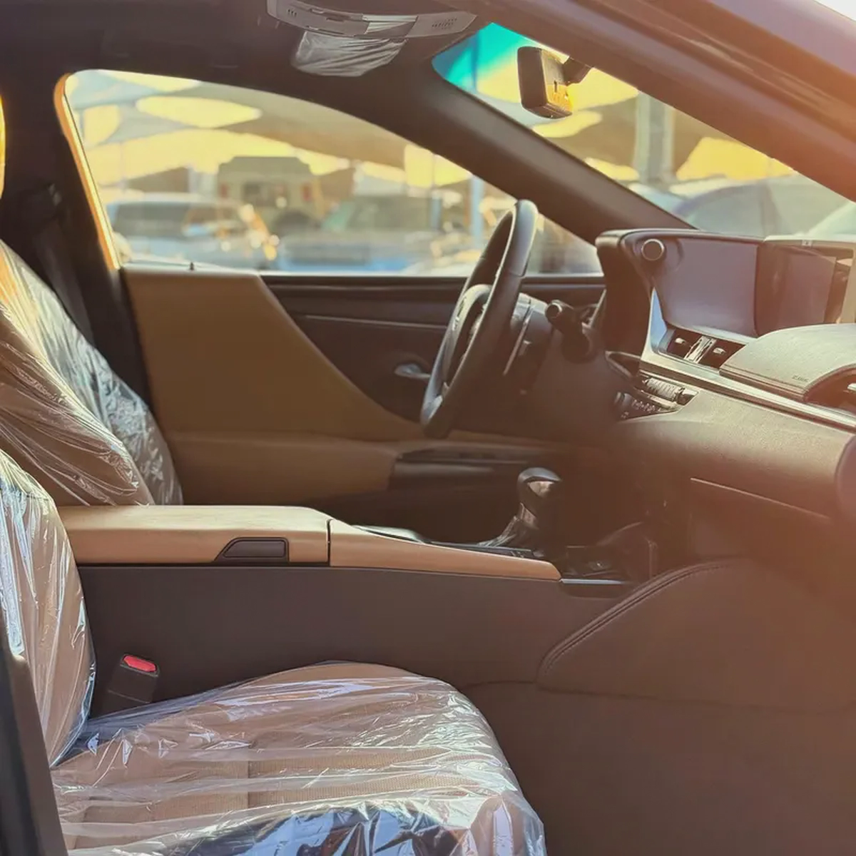 LEXUS ES300 H (2019)// GCC // FULL OPTIONS// ORIGENAL PAINT//GOOD CONDITION//LOW MILLAGE//-15-15