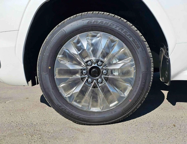 Toyota Land Cruiser VXR / FULL OPTION / 3.3L DIESEL / PWR SEATS / RADAR / JBL SPEAKERS (CODE # VXR)