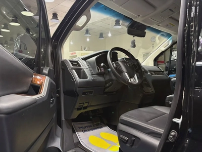 Toyota Granvia Premium 2023 MODEL - GCC SPECIFICATION-6