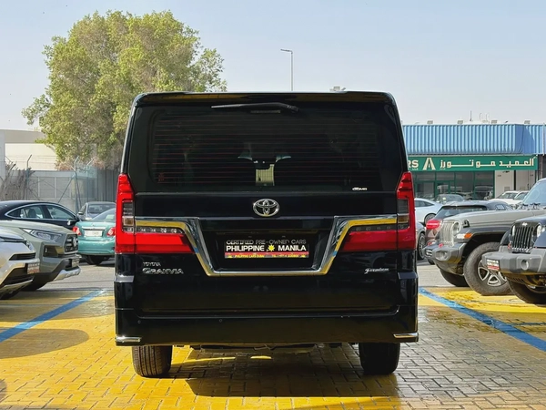 Toyota Granvia Premium 2023 MODEL - GCC SPECIFICATION