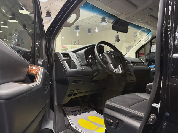 Toyota Granvia Premium 2023 MODEL - GCC SPECIFICATION