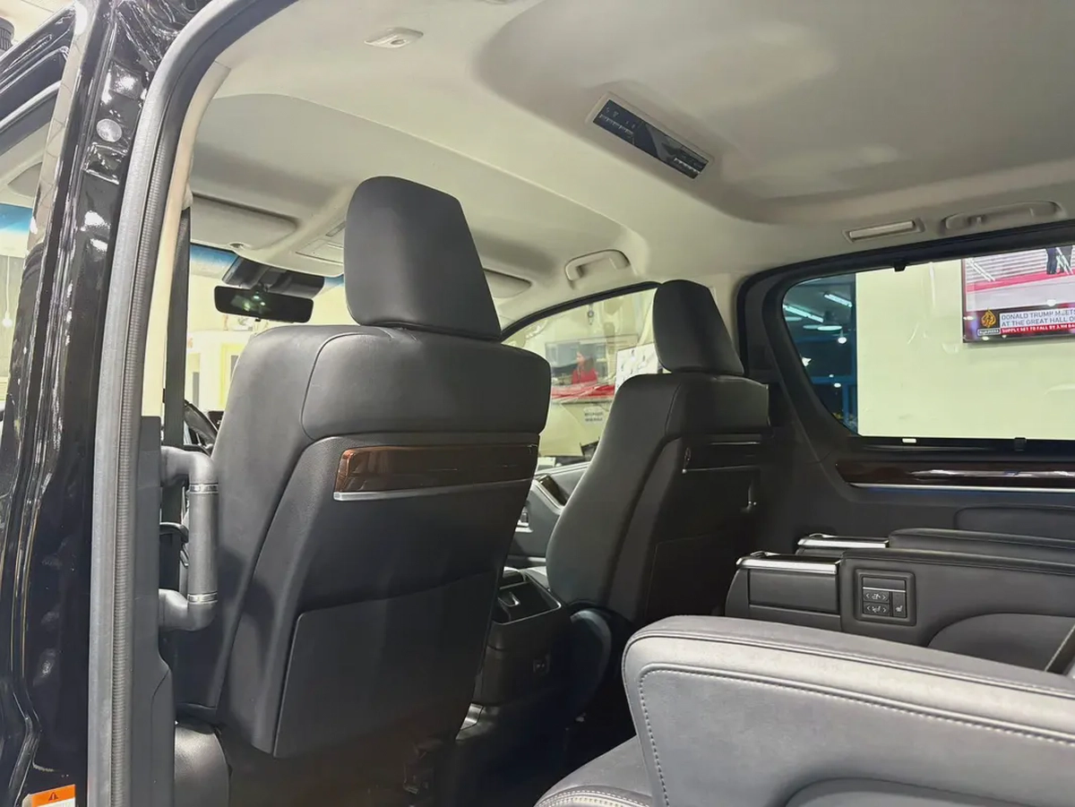 Toyota Granvia Premium 2023 MODEL - GCC SPECIFICATION-11-11