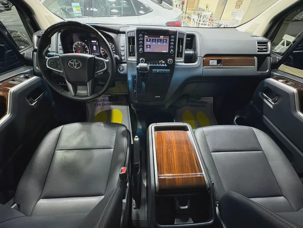 Toyota Granvia Premium 2023 MODEL - GCC SPECIFICATION-13-13