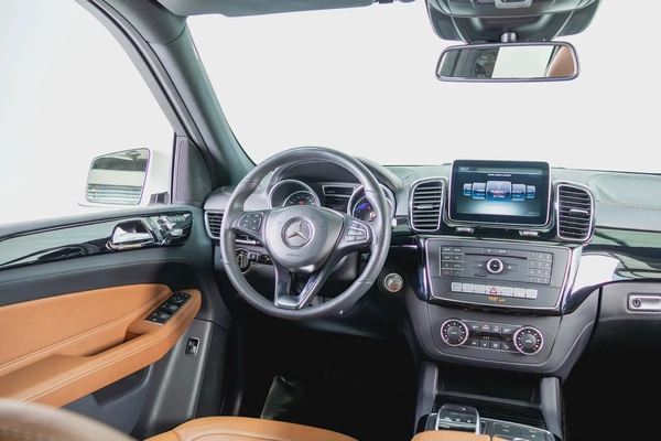 Mercedes Benz GLE400-GCC-AMG Body Styling-LOW Mileage-Very Well Maintained-High Specifications