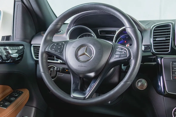 Mercedes Benz GLE400-GCC-AMG Body Styling-LOW Mileage-Very Well Maintained-High Specifications