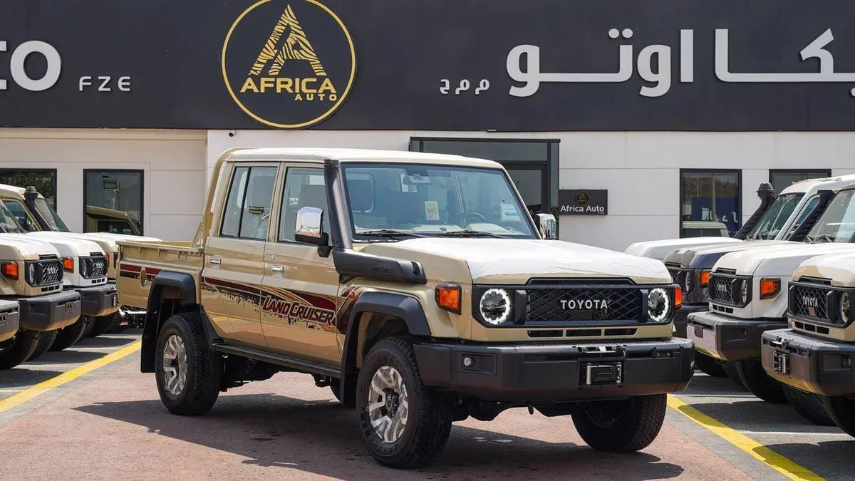 Toyota Land Cruiser Pickup 70 TOYOTA LC79 DC 2.8L DSL AT FULL LC79 DC 2.8L DIESEL 26 YM FULL AT