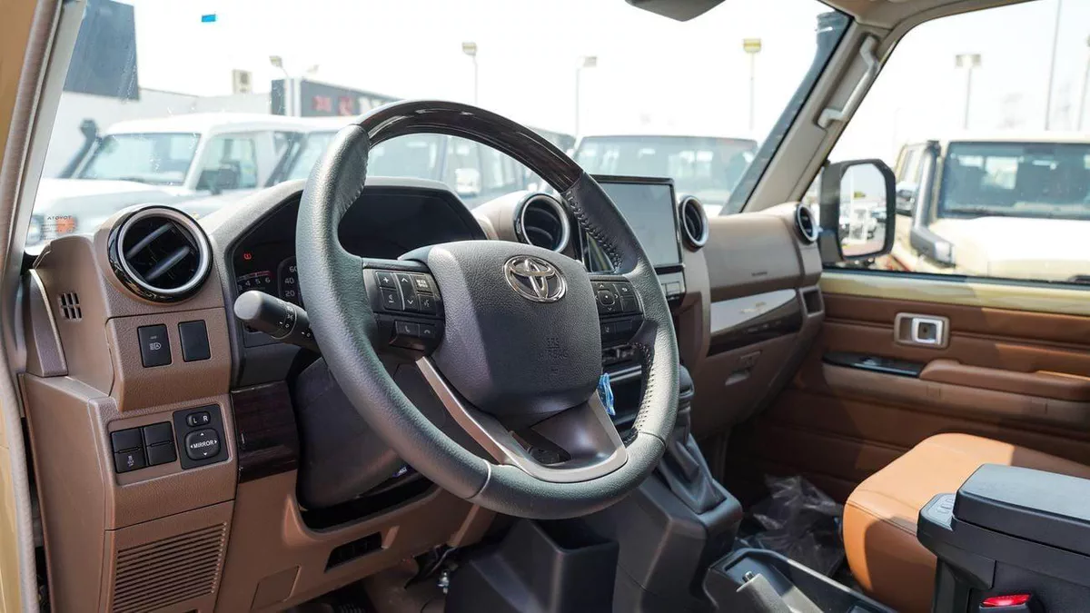Toyota Land Cruiser Pickup 70 TOYOTA LC79 DC 2.8L DSL AT FULL LC79 DC 2.8L DIESEL 26 YM FULL AT-3-0