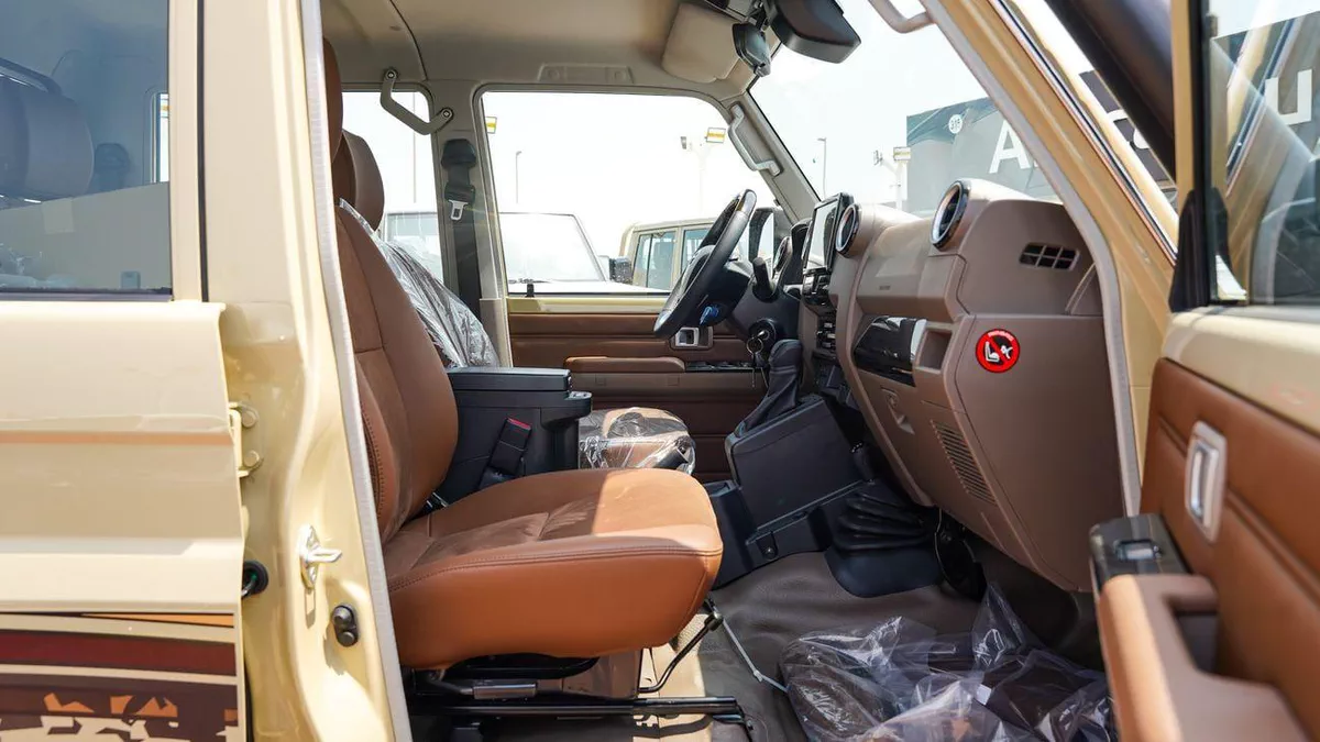 Toyota Land Cruiser Pickup 70 TOYOTA LC79 DC 2.8L DSL AT FULL LC79 DC 2.8L DIESEL 26 YM FULL AT-7-0