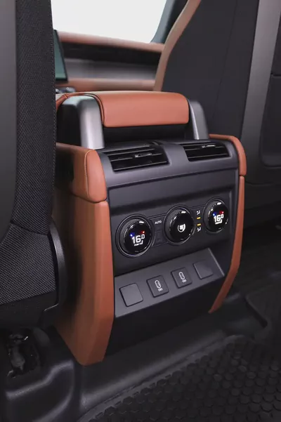 DEFENDER 110 OCTA P635 - V8 - FULLY LOADED-12