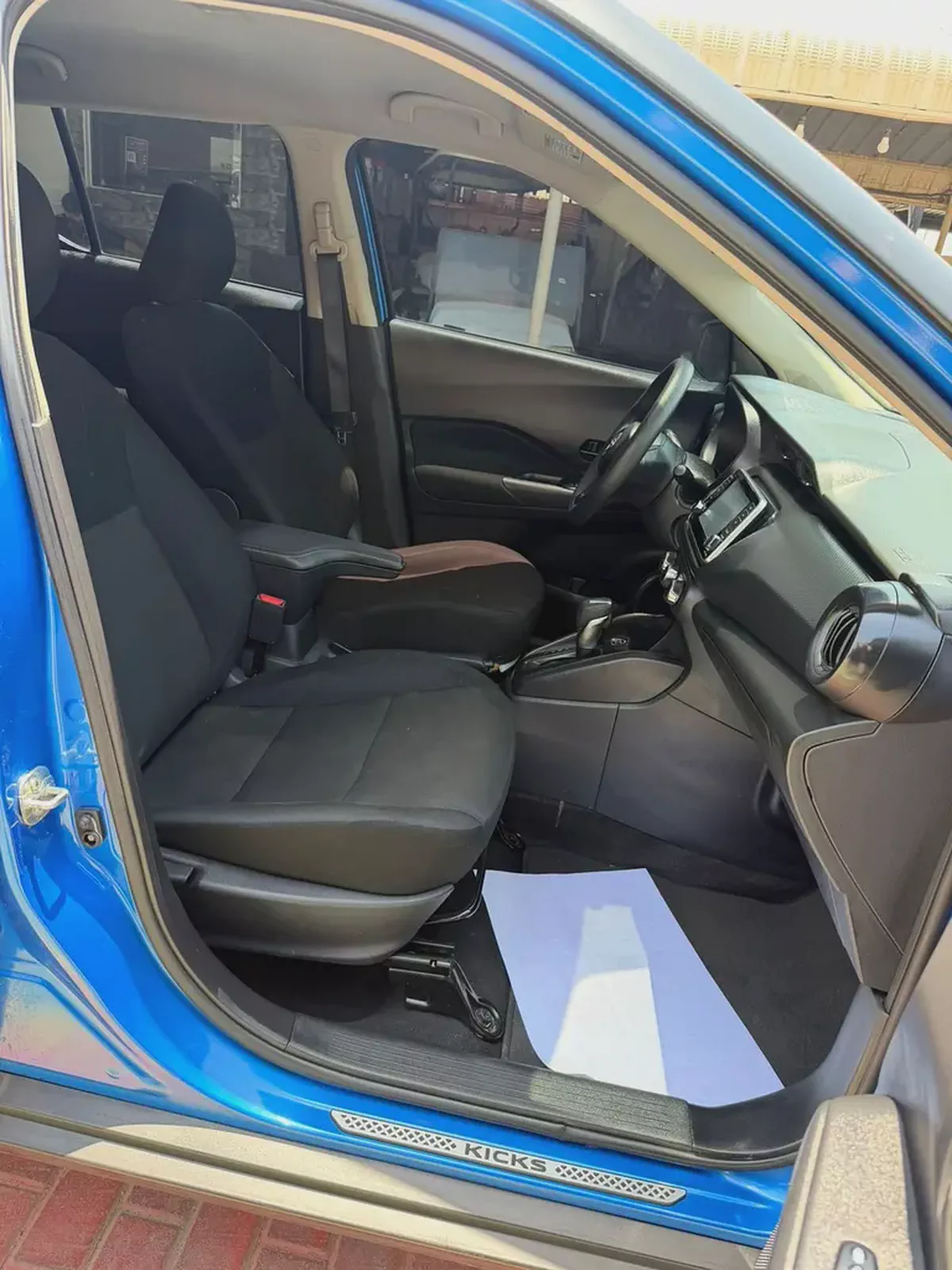 2024 Nissan Kicks SV | American Specs | Low Mileage | Compact SUV-6-6