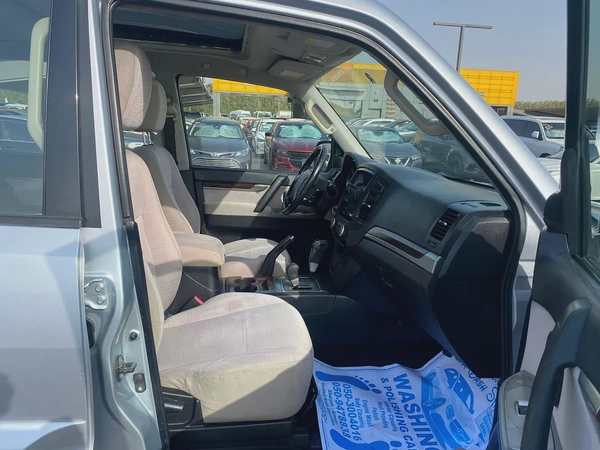 Mitsbish pajero 2010 silver cokor fullopshin GcC calen car