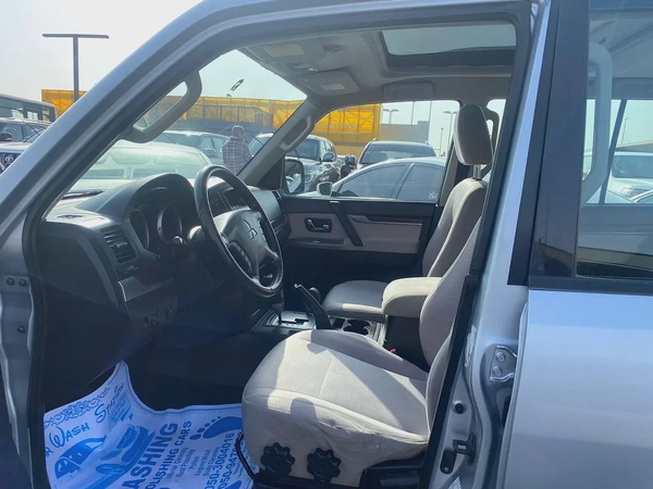 Mitsbish pajero 2010 silver cokor fullopshin GcC calen car