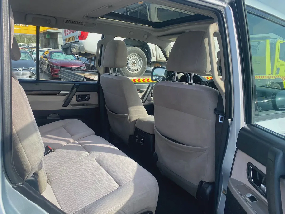 Mitsbish pajero 2010 silver cokor fullopshin GcC calen car-5-5
