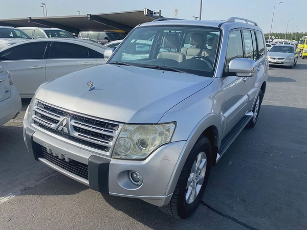 Mitsbish pajero 2010 silver cokor fullopshin GcC calen car