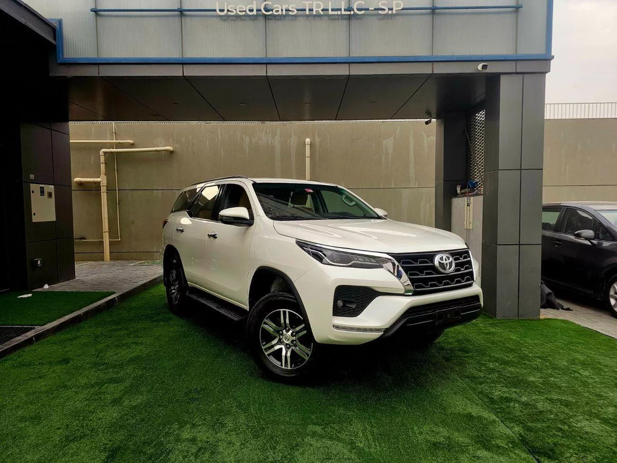 Toyota Fortuner EXR / V4 2.7L/ NEW SHAPE/ LEATHER/ LOW MILEAGE-2-0