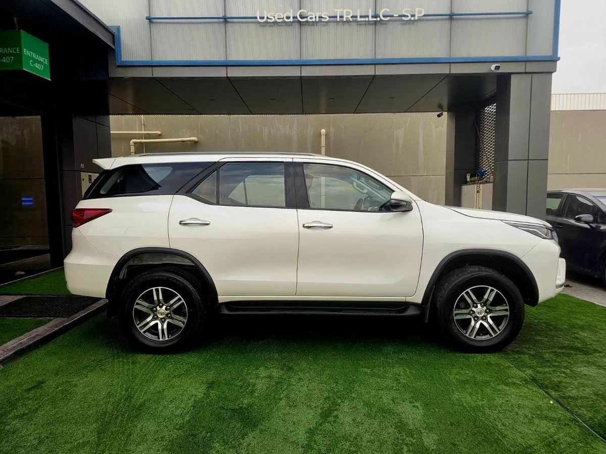 Toyota Fortuner EXR / V4 2.7L/ NEW SHAPE/ LEATHER/ LOW MILEAGE-3-0