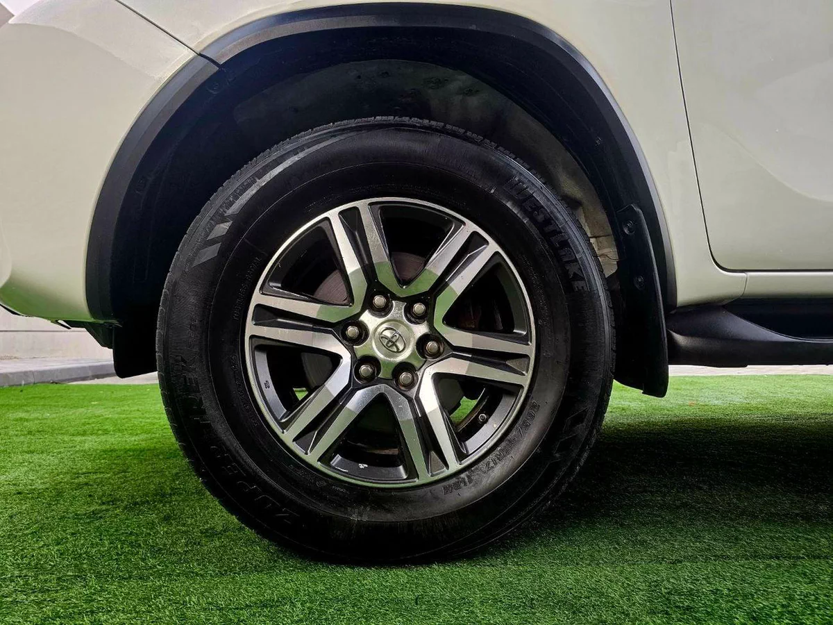 Toyota Fortuner EXR / V4 2.7L/ NEW SHAPE/ LEATHER/ LOW MILEAGE-7-0