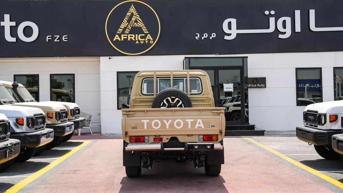 Toyota Land Cruiser Pick Up  LC79 DC 2.8L DSL FULL AT-15-0