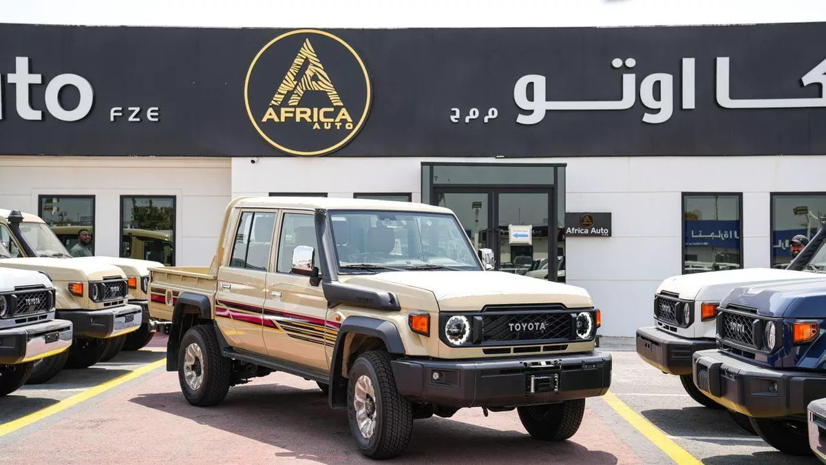 Toyota Land Cruiser Pick Up  LC79 DC 2.8L DSL FULL AT