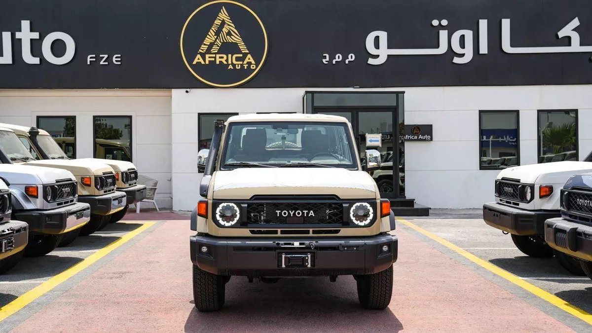 Toyota Land Cruiser Pick Up  LC79 DC 2.8L DSL FULL AT-1-0