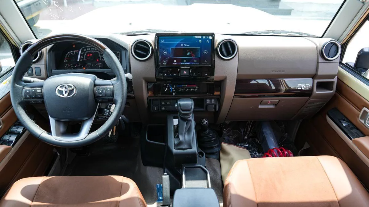 Toyota Land Cruiser Pick Up  LC79 DC 2.8L DSL FULL AT-8-0