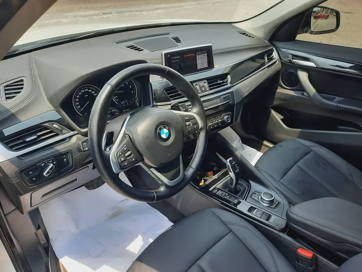 BMW X1 2022 full option  low km-9-9