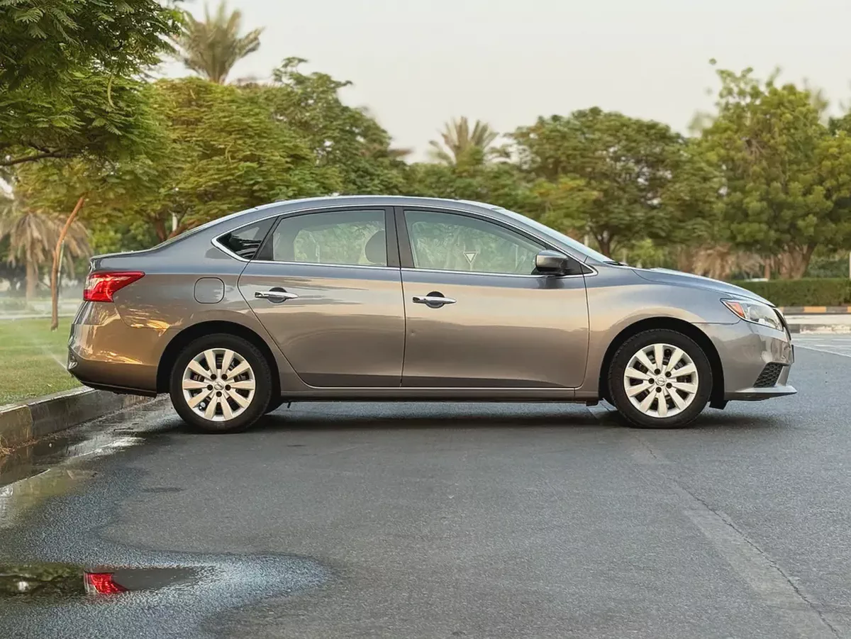 NISSAN SENTRA MODEL 2017 FULL OPTION VERY CLEAN CAR-6-6