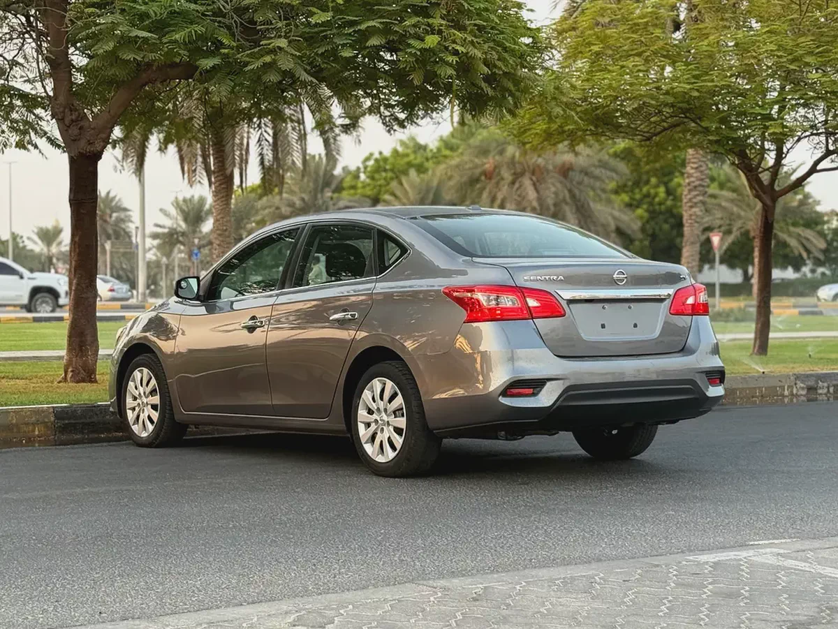 NISSAN SENTRA MODEL 2017 FULL OPTION VERY CLEAN CAR-8-8