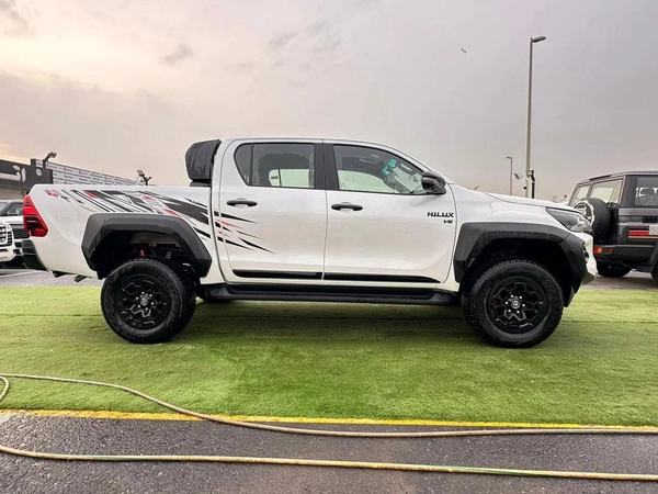 Toyota Hilux Gr Sport 4,0L Model 2026 Spec Saudi