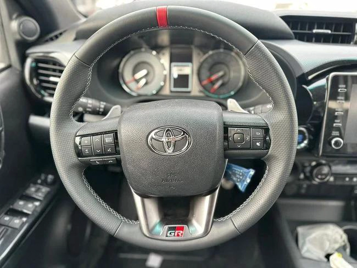 Toyota Hilux Gr Sport 4,0L Model 2026 Spec Saudi-9-9