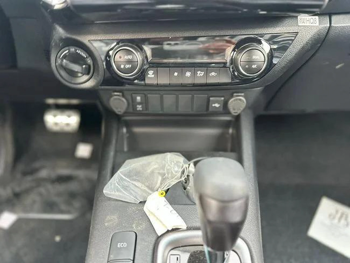 Toyota Hilux Gr Sport 4,0L Model 2026 Spec Saudi-4-4