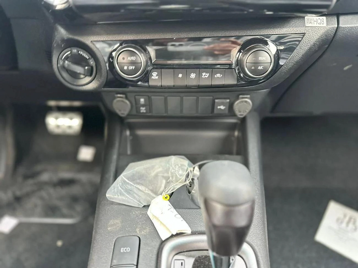 Toyota Hilux Gr Sport 4,0L Model 2026 Spec Saudi-5-5